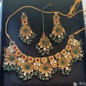Elegant Gold and Green Jewelry Set